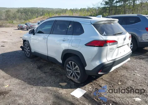 2022 Toyota Corolla Cross Xle z USA, uszkodzony, nr VIN 7MUEAAAG2NV026579